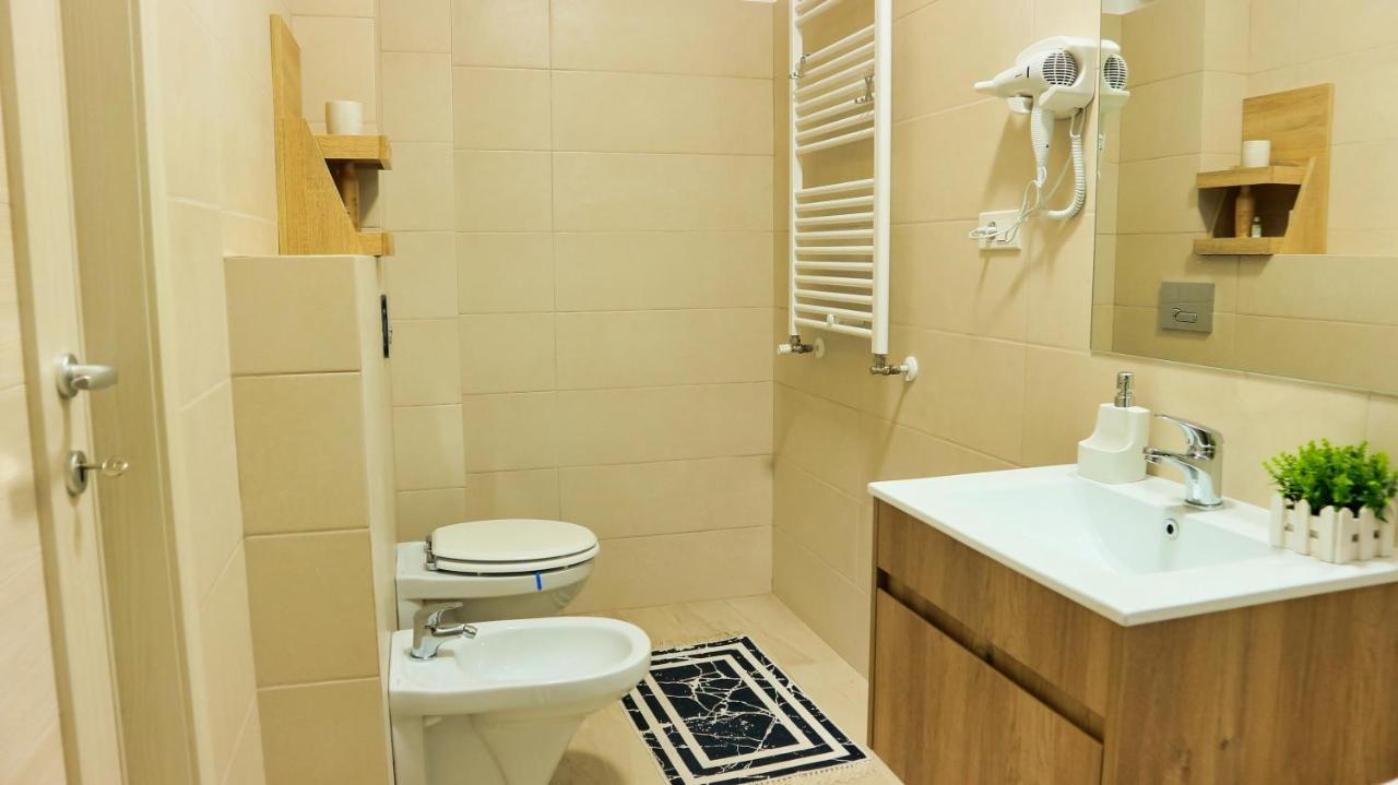 Cozy Flowers Studio - Fast Wi-Fi & Washer-Dryer Braşov Dış mekan fotoğraf